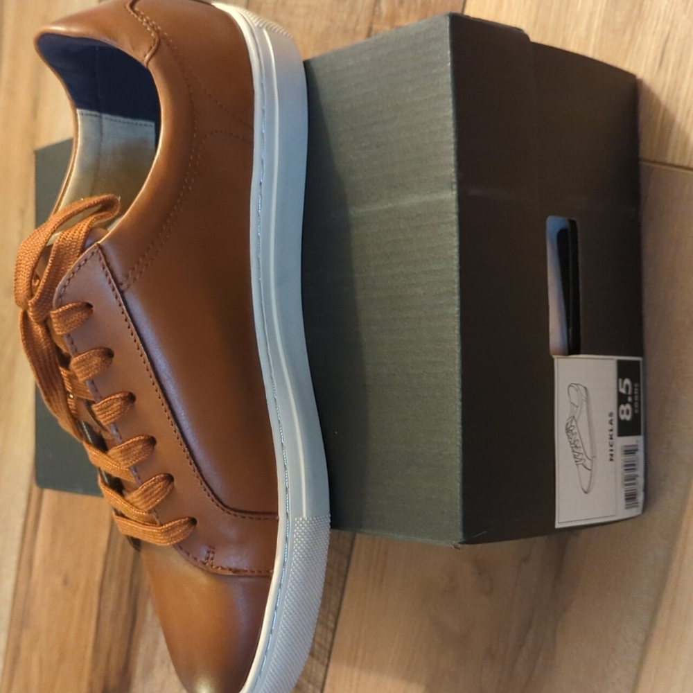 Banana Republic leather sneakers